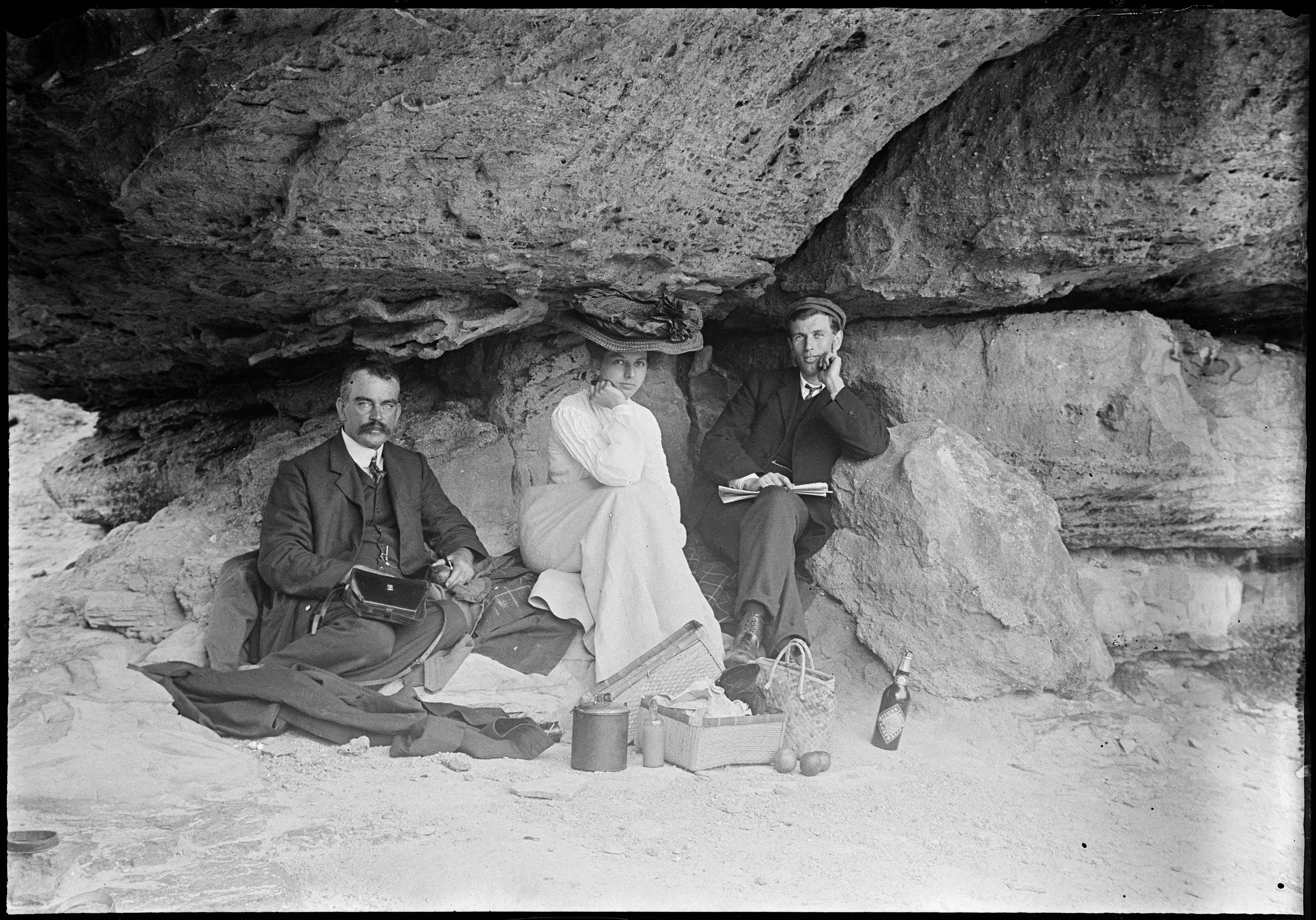 Box 27: Glass negatives including views of Sydney streetscapes, harbour, parks, and waterways, ca. 1890-1910.