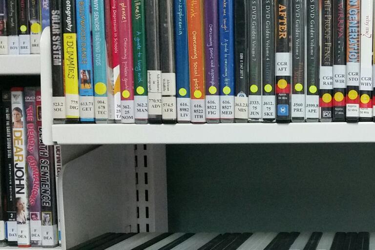 gilgandra library book shelf